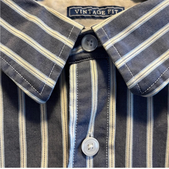 AEO Lomg Sleeve Button Down Shirt Sz Md - Picture 2 of 6